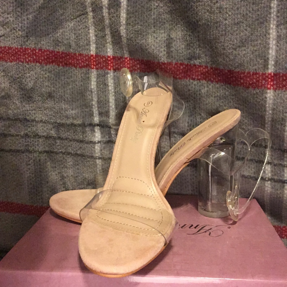 Clear Ankle Strap heel 👠